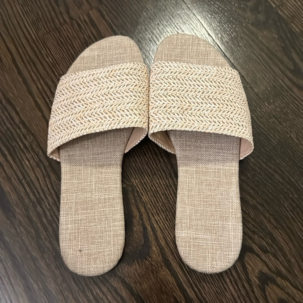 🟠 NEW NEVER WORN STRAW WEAVE CREAM FLAT SANDALS SIZE SIZE 40 - Picture 1 of 2